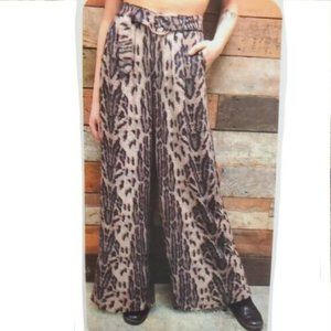 Rewash Wide Leg Leopard Print Pant Size: L
